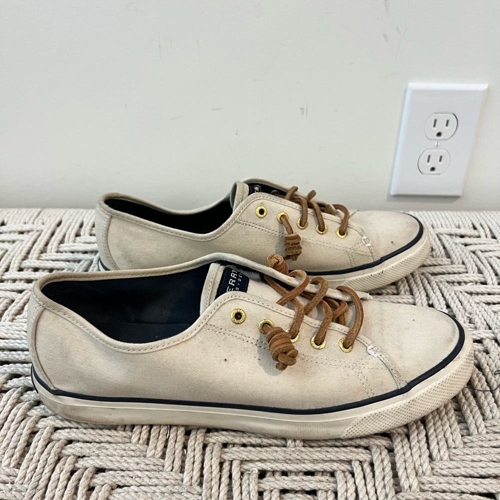 Sperry Woman’s Beige Canvas Sneakers
